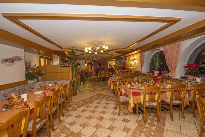 Dining 34 of 56