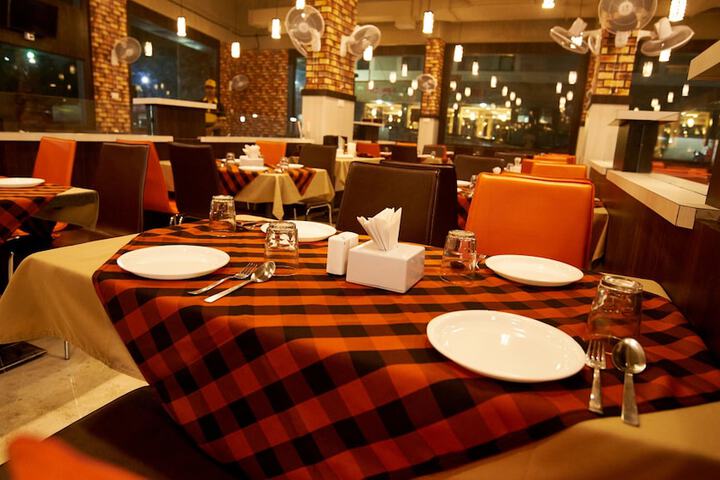 Dining 36 of 51