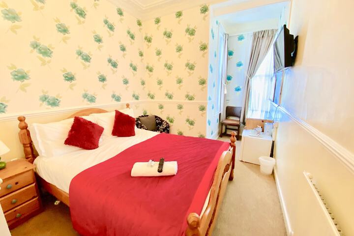 Room 2 of 40