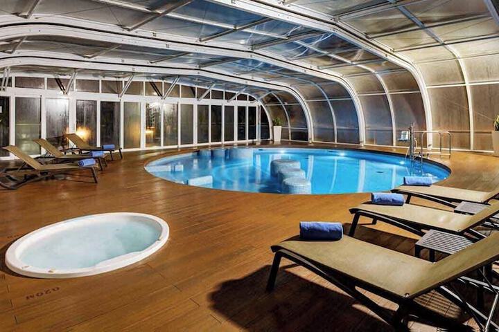 Hotel Pool