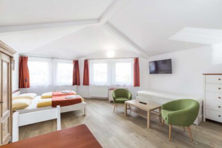 Room 7 of 75