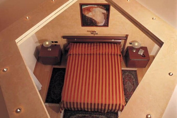 Room 33 of 63
