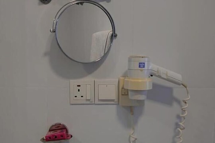 Room 12 of 23