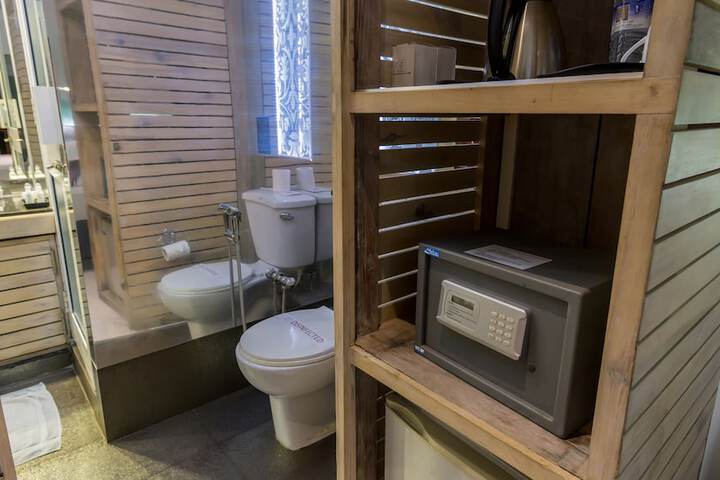 Room 15 of 42