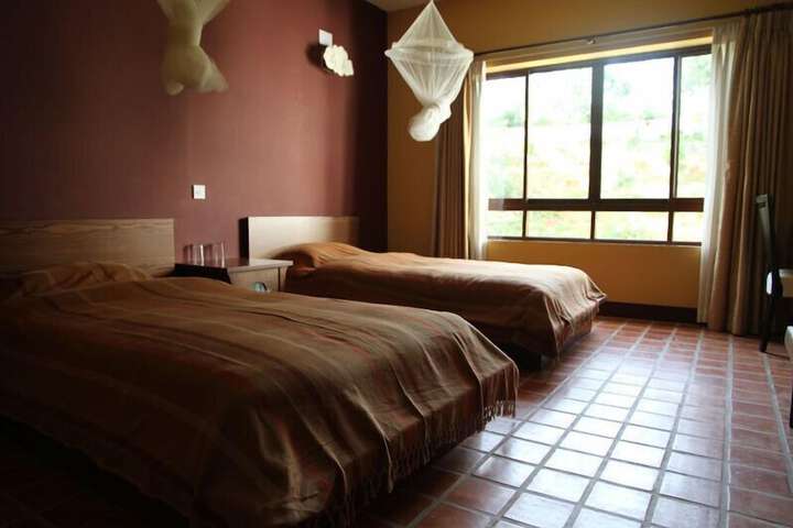 Room 2 of 9