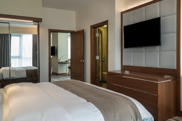 Room 9 of 103