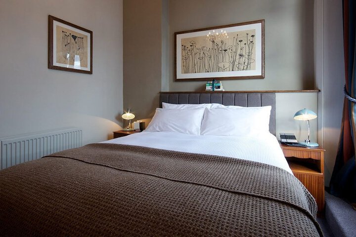 Room 3 of 111