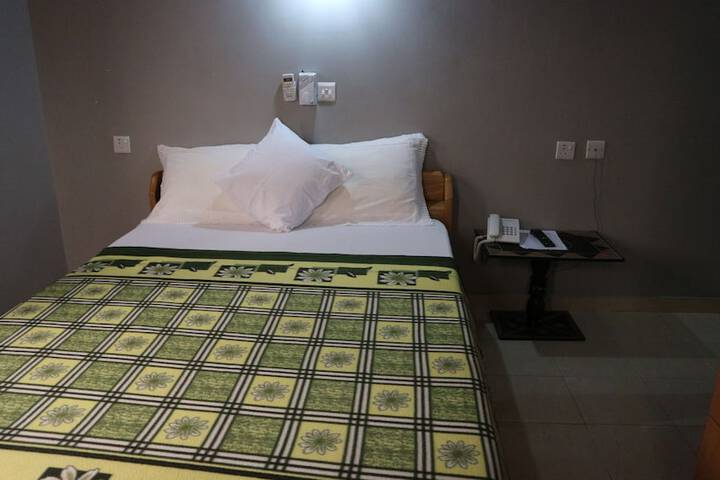 Room 13 of 37