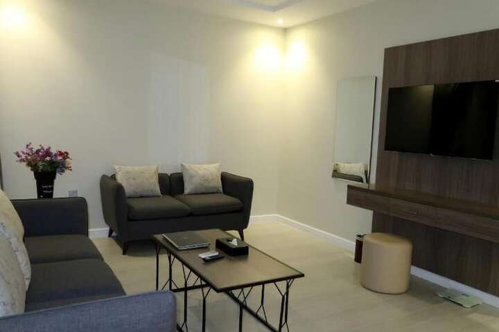 Room 10 of 19