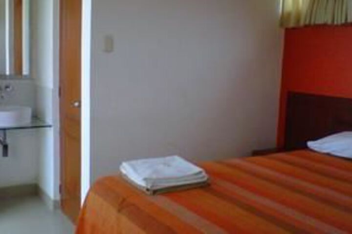 Room 6 of 18