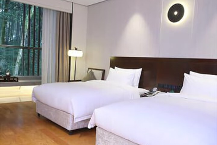 Room 4 of 7