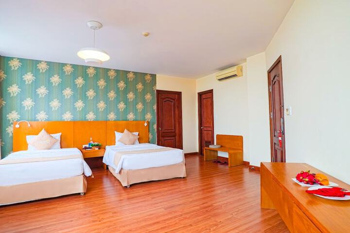 Room 10 of 42