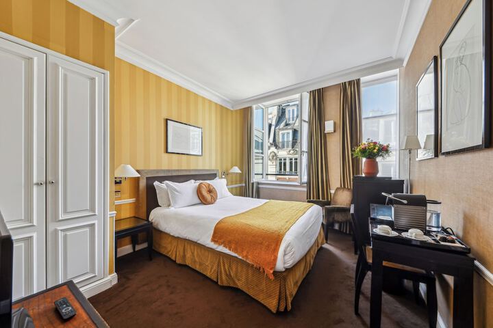 Room 6 of 30