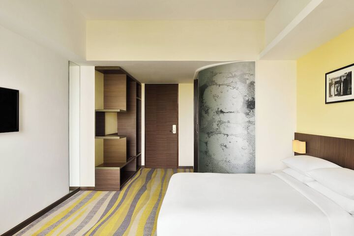 Room 11 of 37