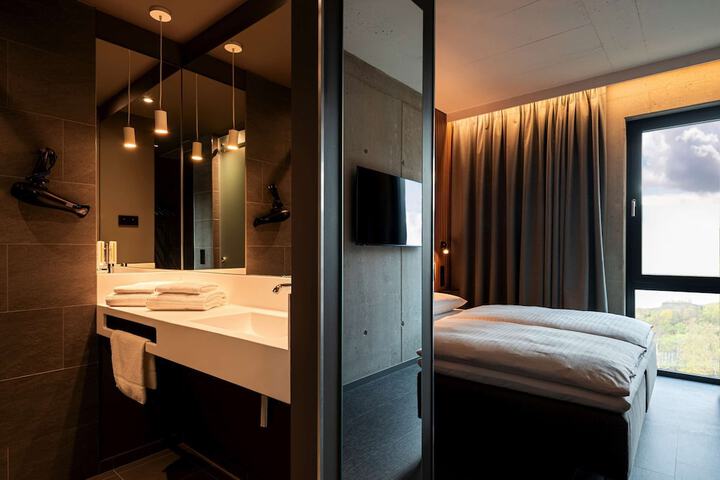 Room 57 of 90