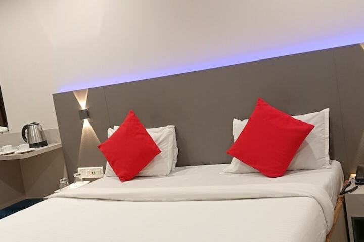 Room 15 of 33
