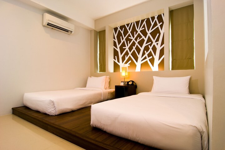 Room 16 of 33