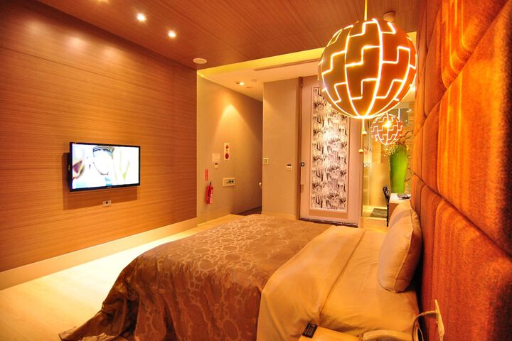 Room 16 of 20