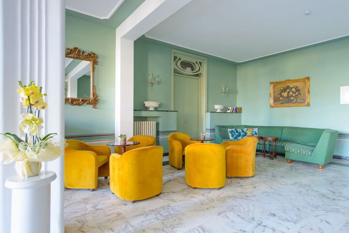 Lounge 47 of 70
