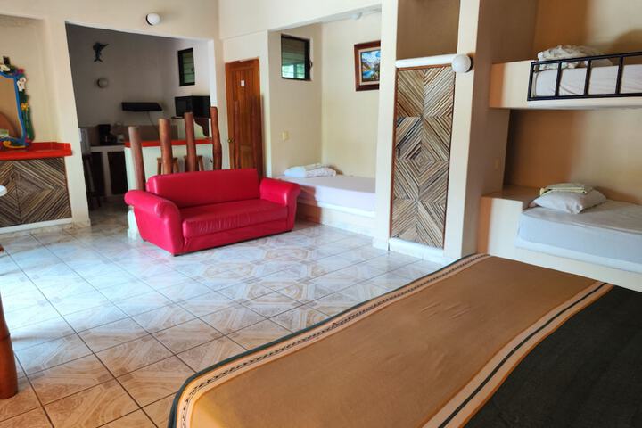 Room 27 of 76