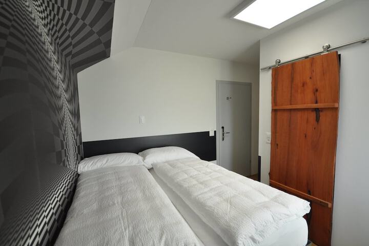Room 12 of 111