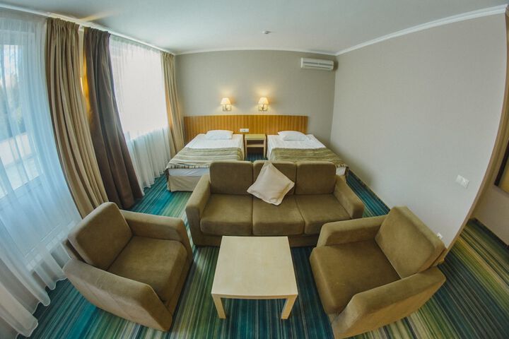 Room 3 of 76