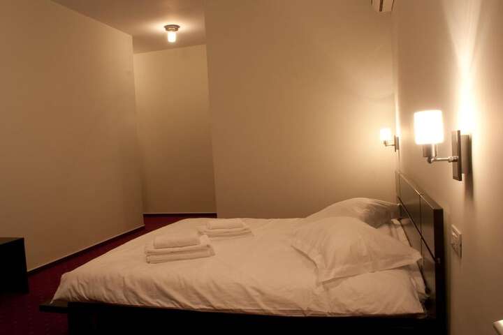 Room 10 of 44