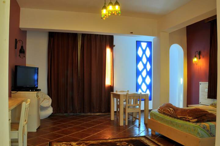 Room 4 of 32