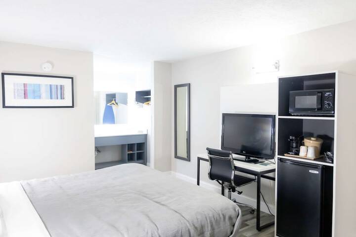 1 King Bed (5 of 14)
