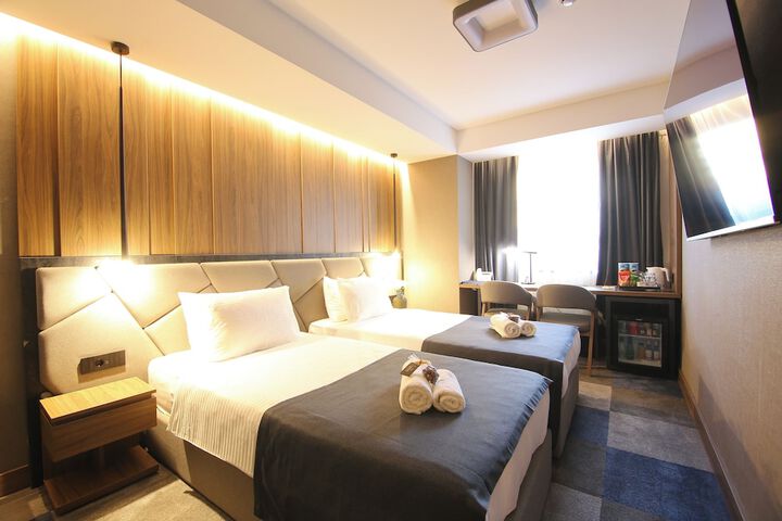 Room 27 of 100