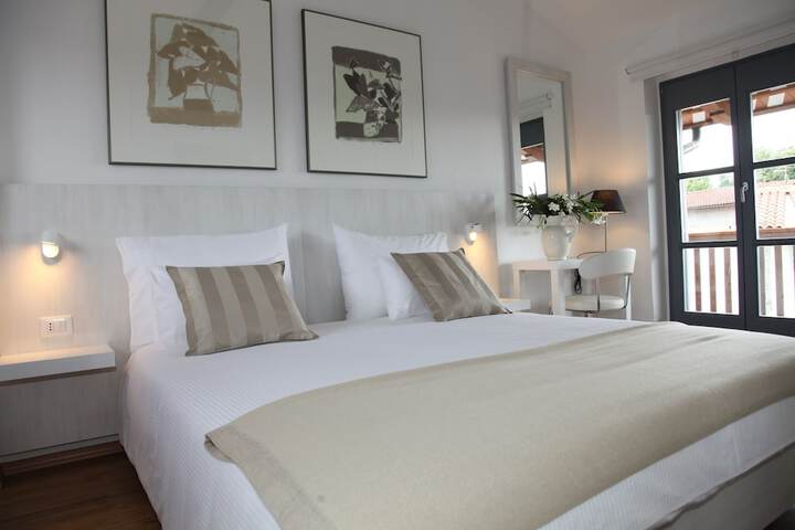 Room 4 of 41