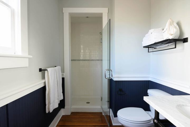 Room 32 of 48