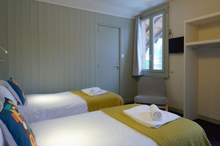Room 14 of 33