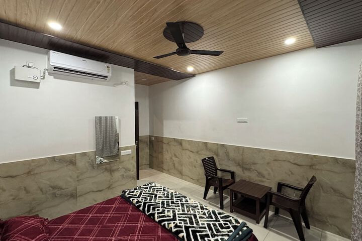 Room 6 of 30