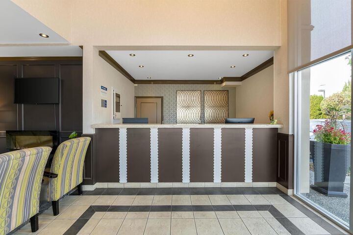 Entrance & Lobby