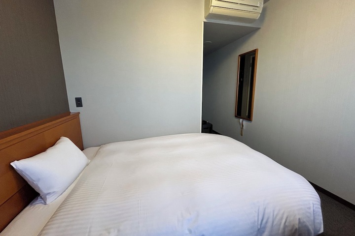 Room 11 of 35