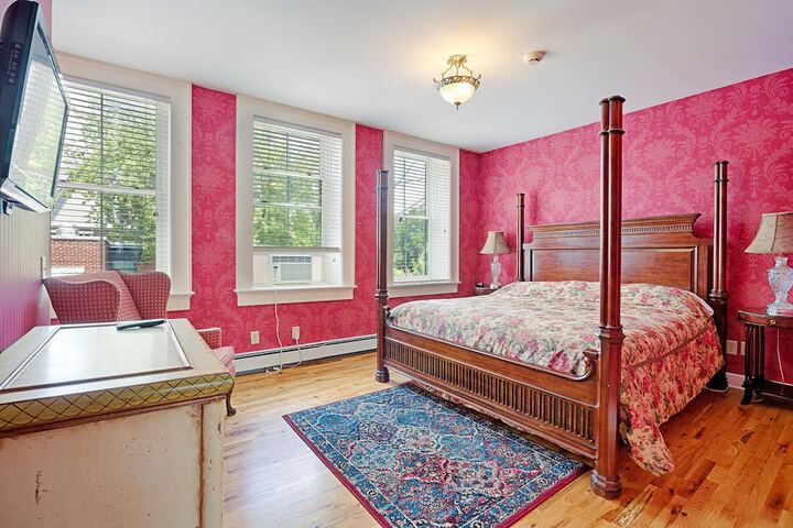 Basic King Bed (8 of 8)