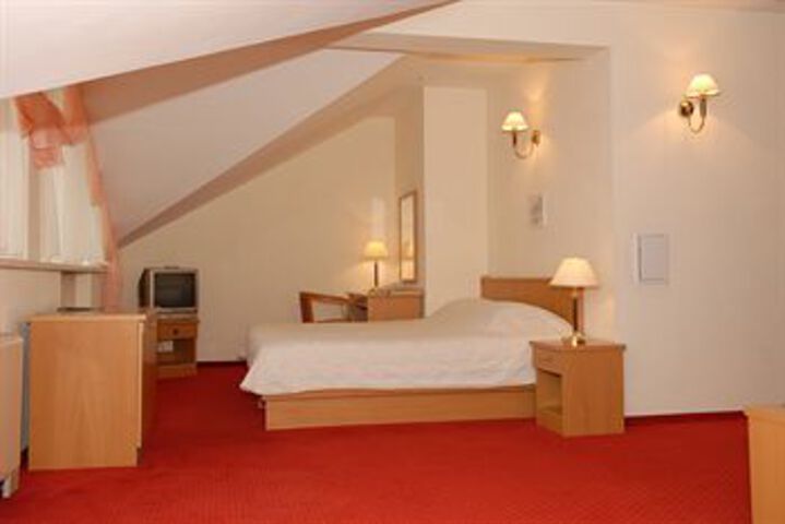 Room 5 of 15