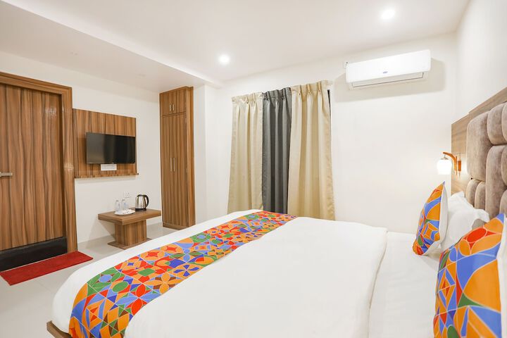 Room 10 of 25