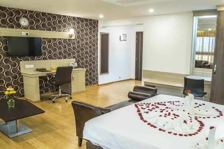 Room 6 of 34
