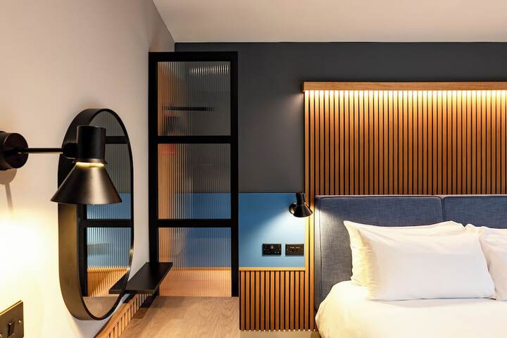 Room 12 of 46