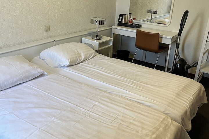 Room 26 of 61