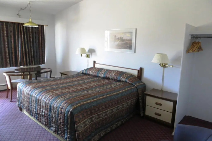 Room 2 of 7