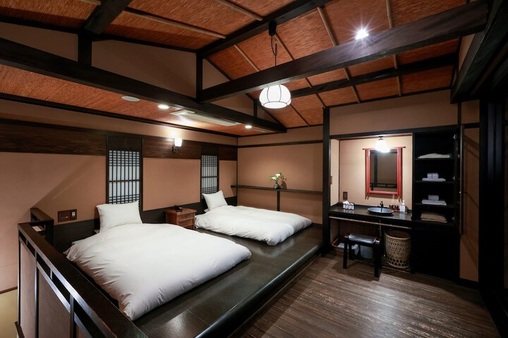 Room 9 of 31