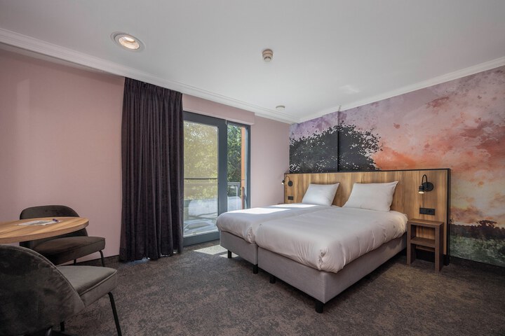 Room 8 of 42