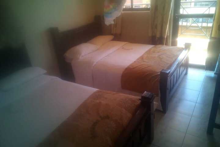 Room 9 of 18
