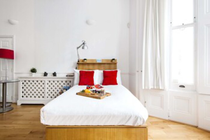 Room 6 of 18