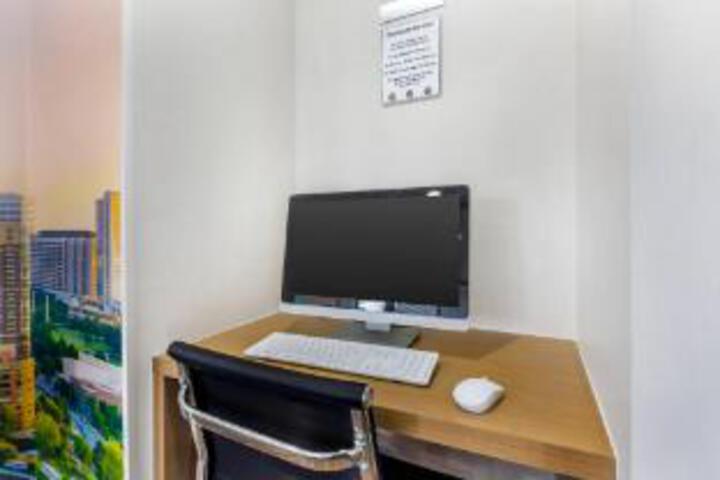 Business Center 18 of 22
