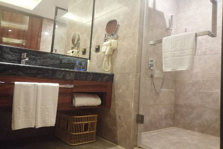 Room 21 of 51