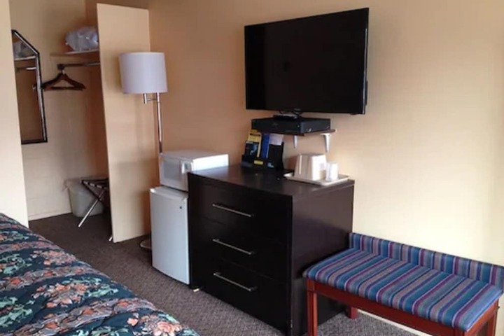 Room 8 of 24